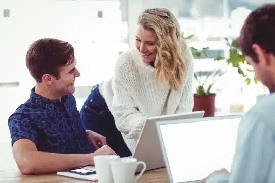 Avantages et les inconvénients des relations amoureuses au bureau