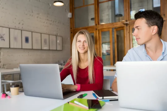 Fell in love with a colleague: pros and cons of office romances